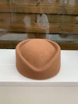 Ouvrir l&#39;image dans le diaporama, bibi camel mariage bibi hotesse de l&#39;air petit chapeau toque. accessoire cheveux

