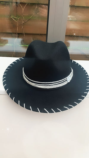 Ouvrir l&#39;image dans le diaporama, Fedora avec surpiqûres - Modèle Irma

